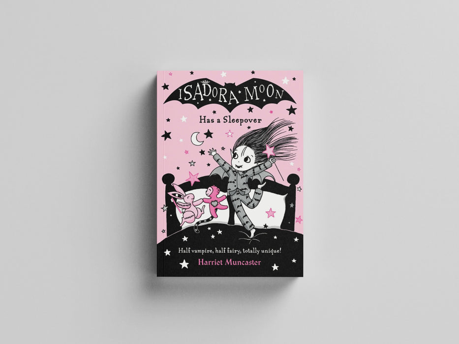 Isadora Moon Has a Sleepover Paperback / softback